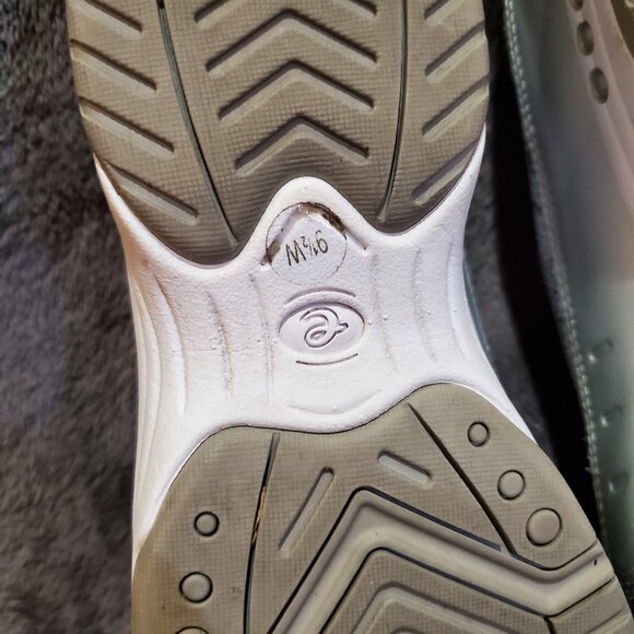 Easy Spirit Traveltime Mule Slip On Clog Mule Silver/Snakeskin Women's 9.5W - Picture 12 of 12